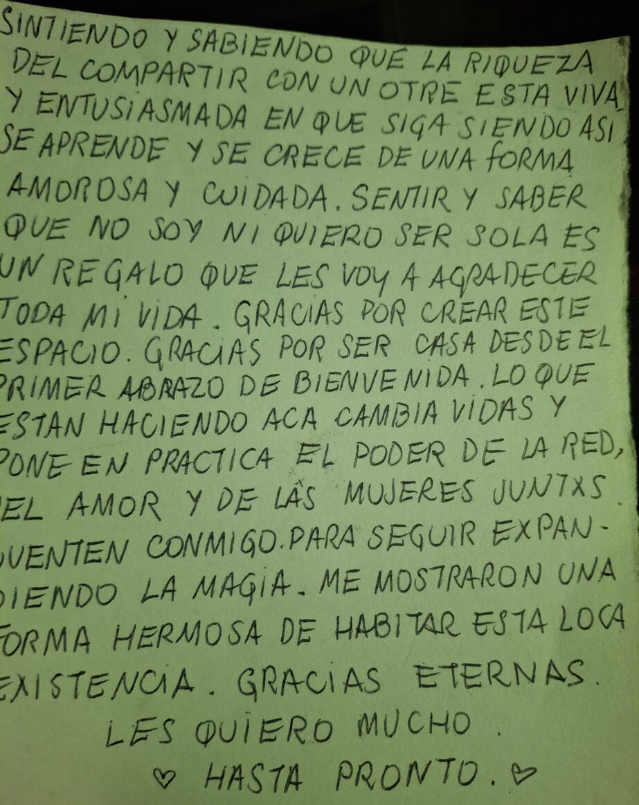 “...Sintiendo y sabiendo que la riqueza del compartir con un otre esta vida y entusiasmada en que siga siendo asi se aprende y se crece de una forma amorosa y cuidada. Sentir y saber que no soy ni quiero ser sola es un regalo que les voy a agradecer toda m